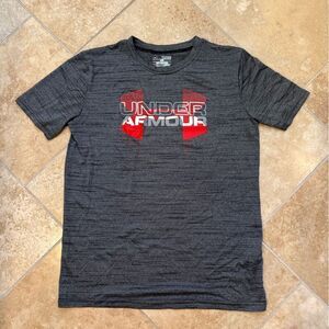 Under Armour Charcoal Heather Short Sleeve Tee with Red Logo